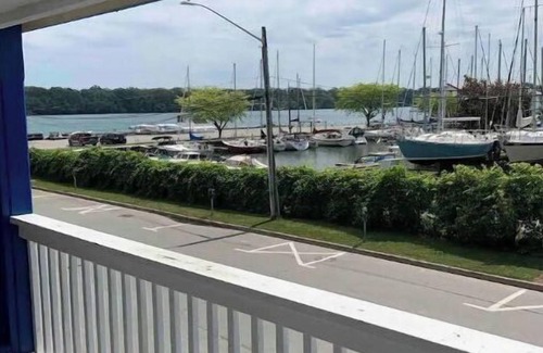 Virgil Hotel | Historical Waterfront King George Inn 2