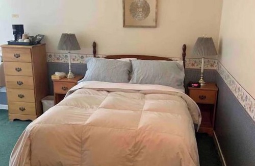 Historic Old Town Hotel | Historical King George Inn 6