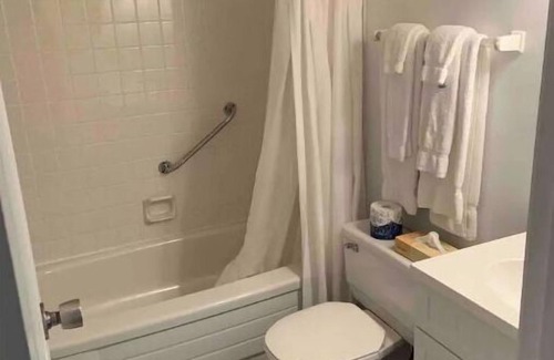 Old Town Historic District Hotel | Historical Waterfront King George Inn 8