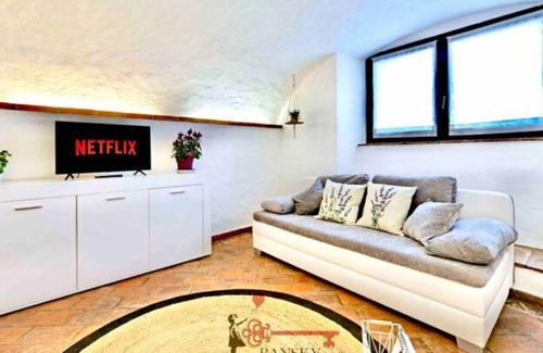 Caslano Apartment | Historical Center 'Heart of Lavender' Apartment