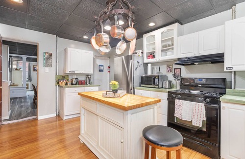 Downtown Harrisburg House | Historical charm at the River House