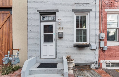 Downtown Harrisburg House | Historical charm at the River House