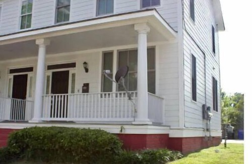 Portsmouth House | Historical Charming 3 Bedroom Near Portsmouth Naval Hospital and Rivers Casino.