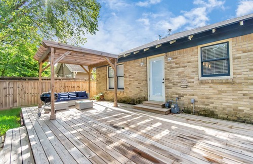 Greater Heights House | Historical cozy home in the Houston Heights. Near Downtown, Midtown & Galleria.