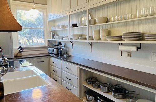 Cloverdale House | Historical Cozy Home Walking Distance to Downtown!