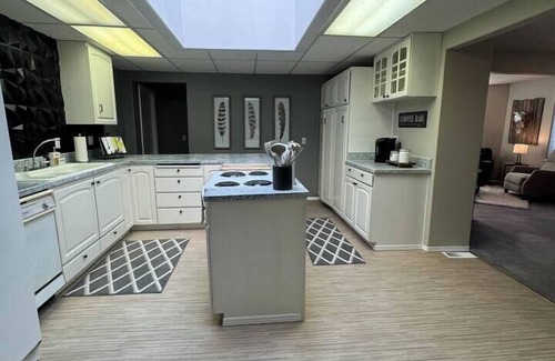 Lakeview Apartment | Historical Downtown Flat