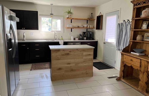 Rapid City House | Historical Downtown Cottage with Hot Tub