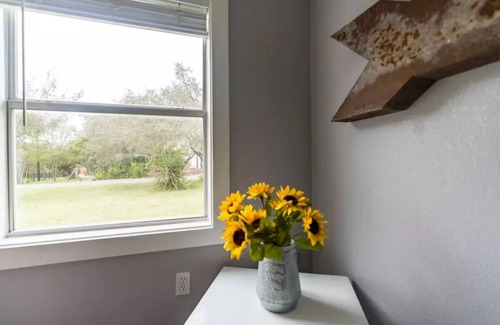 Leander House | Historical Leander Lodge: Sleeps 8, 2 Blks to Lake Travis