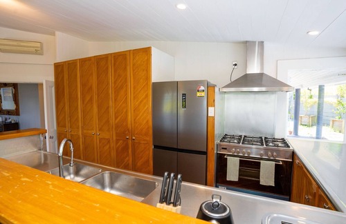 Auckland Villa | Historical Lifestyle Retreat!