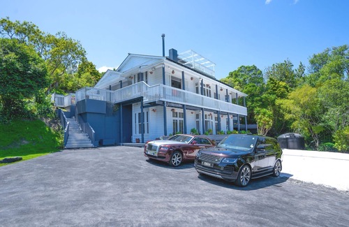 Auckland Villa | Historical Lifestyle Retreat!