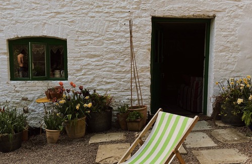 Abergavenny Cottage | Historical Little Mill Cottage, Moments From Mountains and Market Town