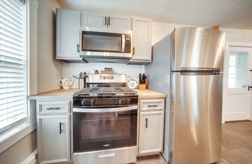 Cambridge Springs House | Historical Magnesia Springs Home, Near Kayaking!