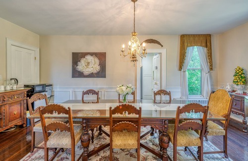South Haven Bed & Breakfast | Historical Monroe Manor - Magnolia Room