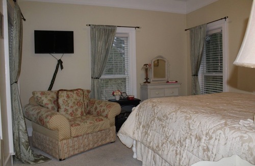 South Haven Bed & Breakfast | Historical Monroe Manor - Monroe Room