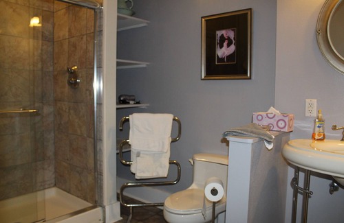 South Haven Bed & Breakfast | Historical Monroe Manor - Monroe Room
