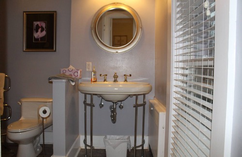 South Haven Bed & Breakfast | Historical Monroe Manor - Monroe Room