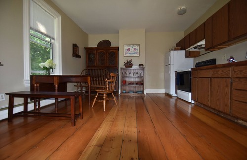Topsham House | Historical New England 2Bedroom with 2 King beds Brick Building
