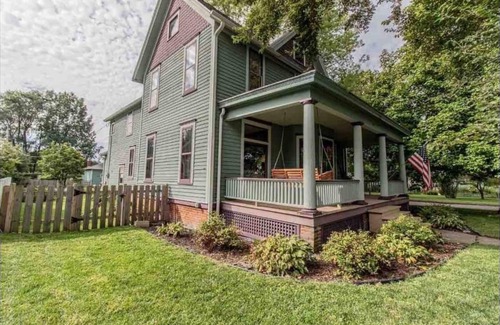 Princeton House | Historical Princeton House and Pet Friendly!