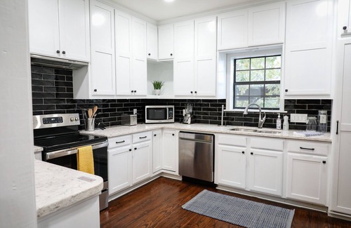 Boerne House | Historical property directly on Main St in Boerne