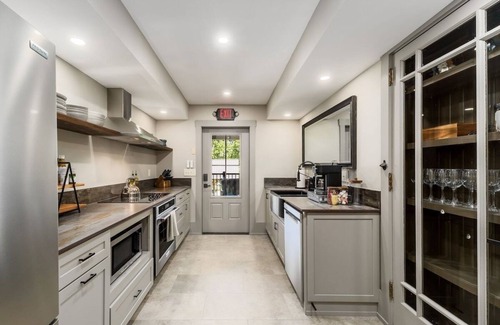 Somerset House | Historical & Quaint Renovated I-House in Downtown Somerset W/Great Walkability