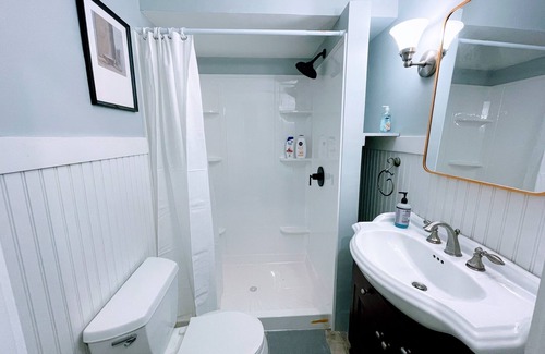 Andover House | Historical Shawsheen Village 3 Bed 2 Bath House, 30 mins to Boston