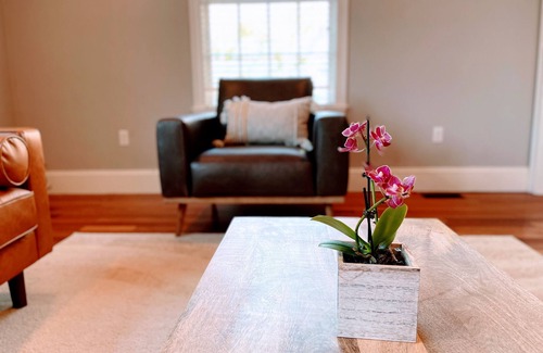 Andover House | Historical Shawsheen Village 3 Bed 2 Bath House, 30 mins to Boston