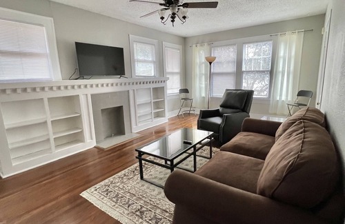 Caddo Heights-South Highlands Apartment | Historical Spacious 1-Bedroom Apartment