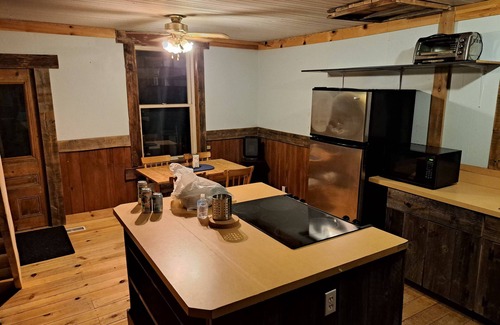 Eganville Cabin | Historical Square Timber Home right at the heart of Snow Country