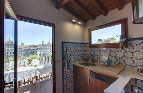Oltrarno Apartment | HISTORICAL TOWER-HOUSE SPECTACULAR ARNO VIEW WITH BALCONY FROM 12 TH CENT.