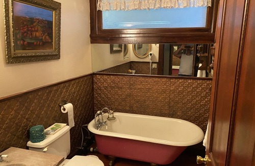 Jamestown House | Historical Victorian Style House Transport you back in time with Claw tubs