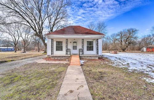 West Mineral House | Historical West Mineral Escape with Porch!