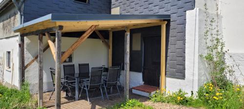 Holzhausen House | Historisches Ferienhaus "Schwalbennest" mit Eseln