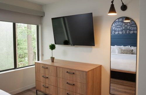 Southwest Raleigh Hotel | Hive House