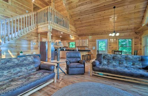 Unaka House | Hiwassee Hideaway Cabin with Mountain Views!