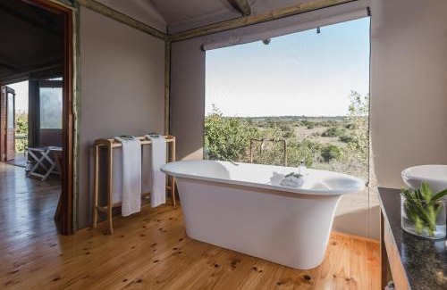 Paterson Cabin | Hlosi Game Lodge - Amakhala Game Reserve