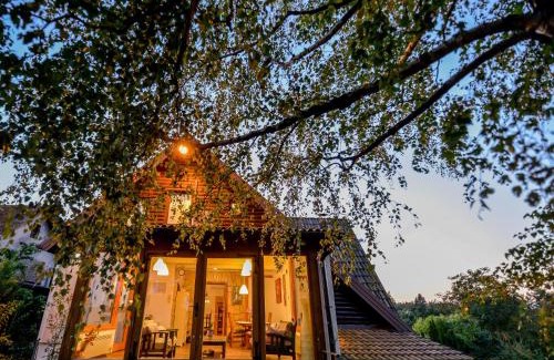 Cestica Villa | Hmooyi Hill Cottage