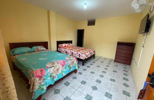 Santo Domingo de los Colorados House | Hostal Everest