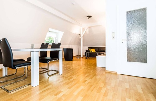 Bensberg Apartment | HÖ01 large apartment with dryer and washing machine