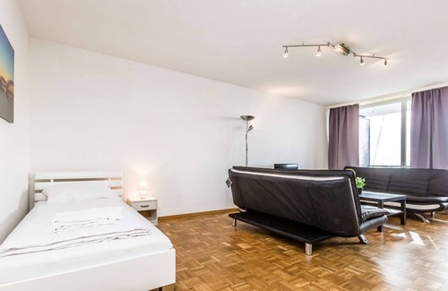 Bensberg Apartment | HÖ01 large apartment with dryer and washing machine