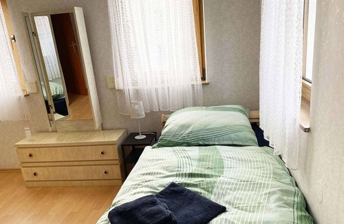 Hildrizhausen House | HÖ01 large apartment with dryer and washing machine