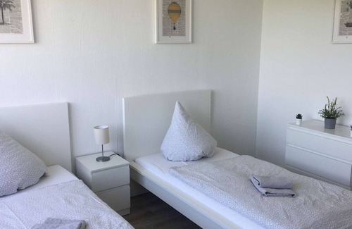 Hackenbroich Apartment | HÖ01 large apartment with dryer and washing machine