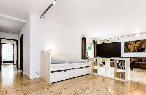 Nippes Apartment | HÖ01 large apartment with dryer and washing machine