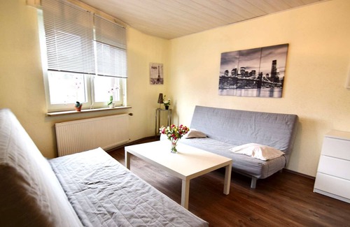 Rheidt Apartment | HÖ01 large apartment with dryer and washing machine