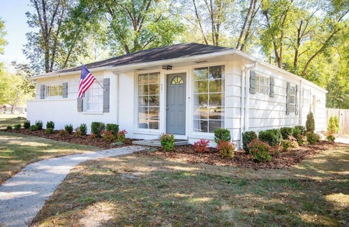 Crestline Heights House | Hoadley Home-Groups/Pets/Games/FastWiFi/Workspace