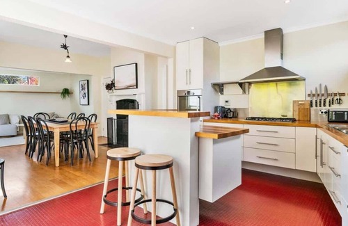 New Town House | Hobart Heritage Home - Close to CBD & Airport
