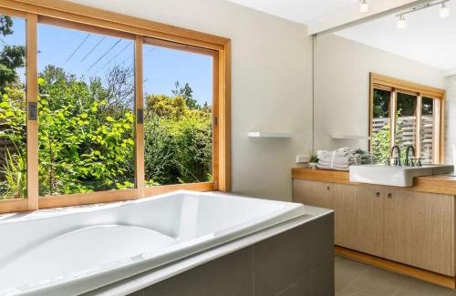 New Town House | Hobart Heritage Home - Close to CBD & Airport