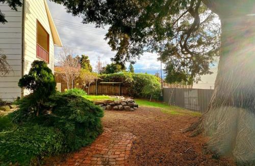 New Town House | Hobart Heritage Home - Close to CBD & Airport