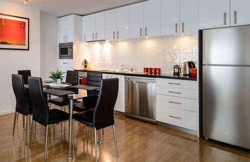 Hobart Central Business District Apartment | Hobart inner-city apartment with off street car parking; easy walk to CBD