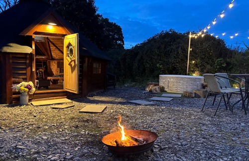 Dwyran Cabin | Hobbit Haven Hot Tub and Countryside Bliss