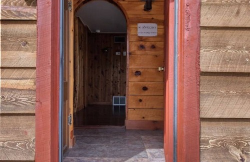 Custer Apartment | Hobbit Hole: Needle Spire Views + Firepit + Sauna